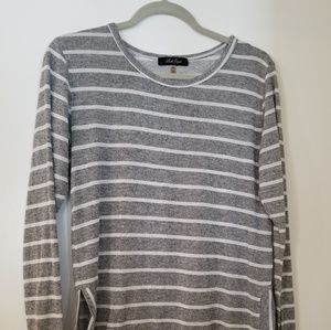 Long sleeved blouse, split sides